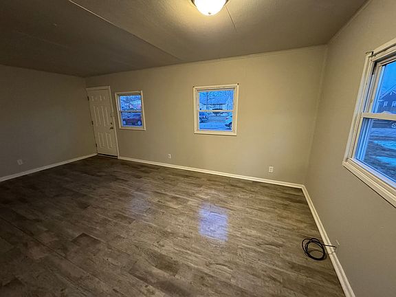 5th image of 4018 Tyler St