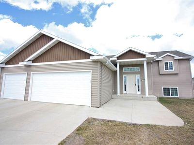 1211 34th Ave SE, Minot, ND, 58701