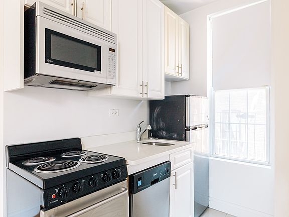4th image of 220 Sullivan St APT 4G