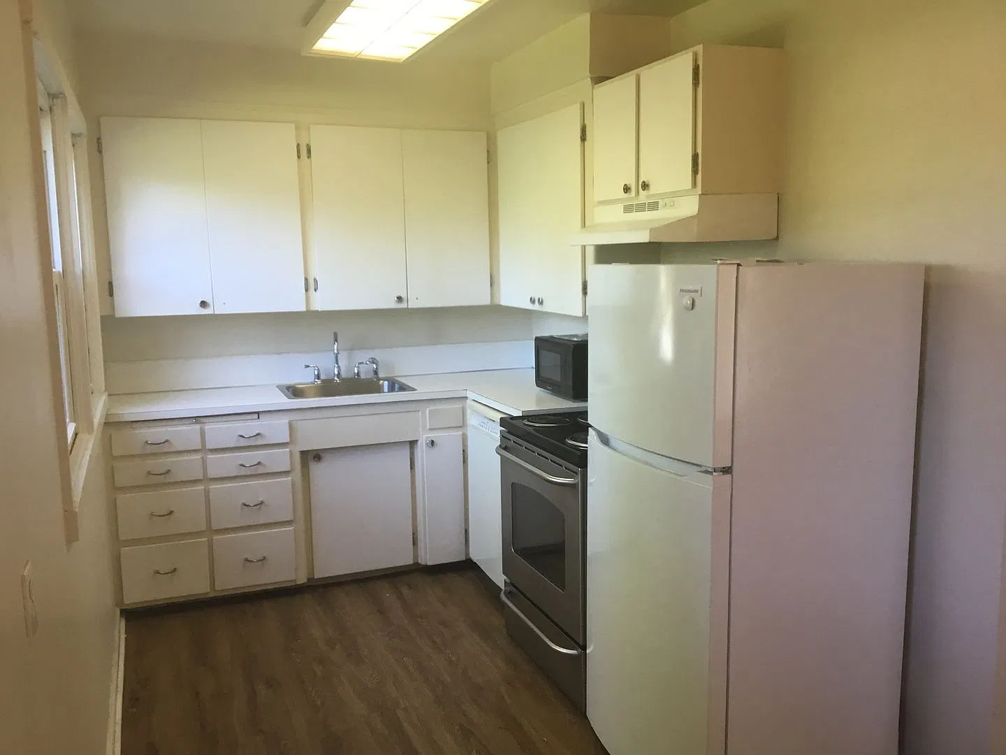 1033000 — Photo 2