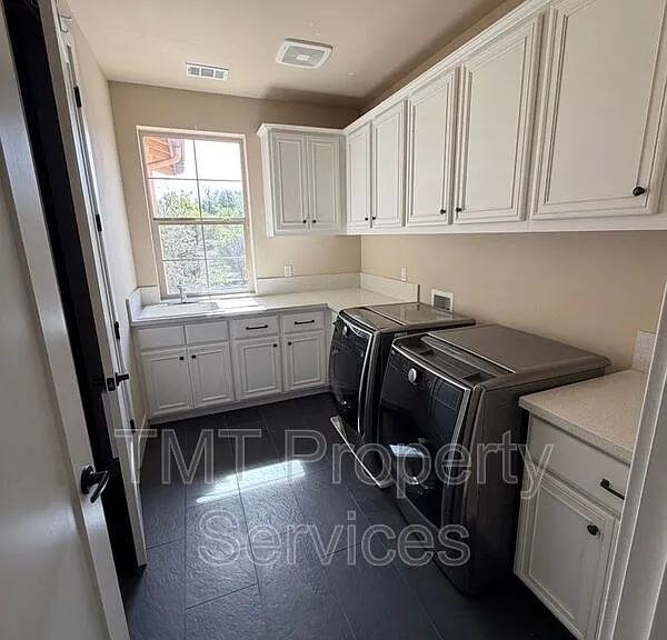 2839 Sevilla Ln — Photo 12