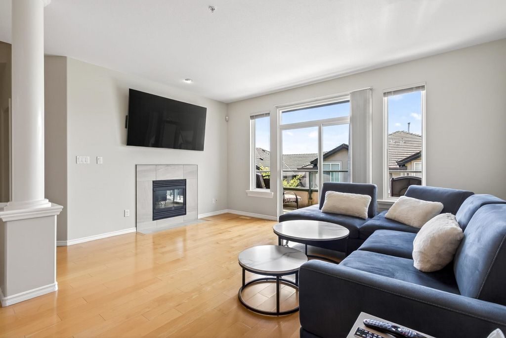 Apartment in Pt Coquitlam - View 5
