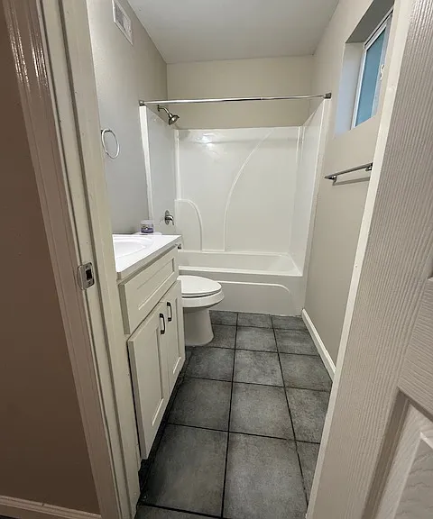 6414 Sloan St #7 — Photo 5