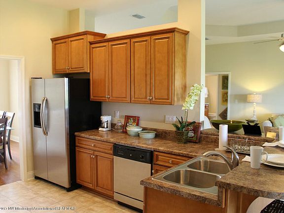 4th image of 8819 Courtly Cir S