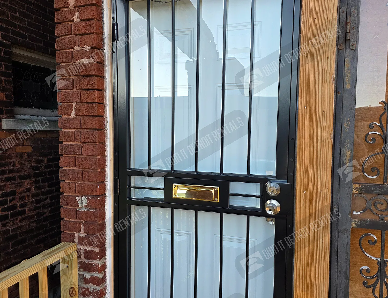 Multi Family 3 Bedroom 1 Bathroom — Photo 3