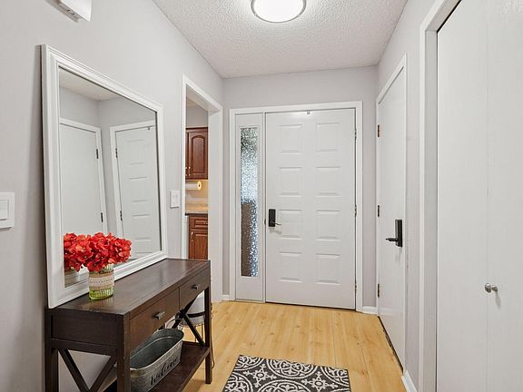 5th image of 10556 Grant Dr
