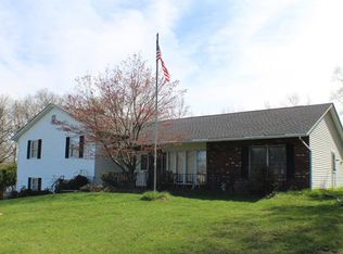 28 View Point Dr, Slate Hill, NY 10973