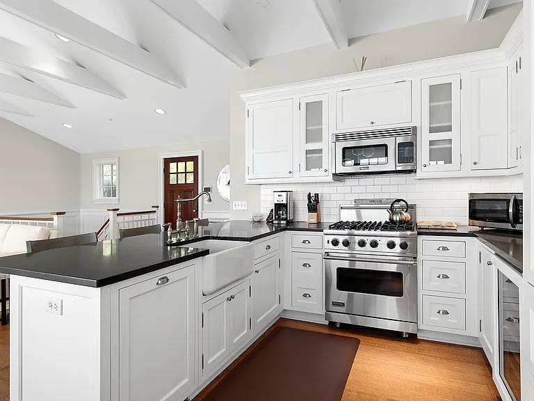 272 Old Montauk Hwy #3 — Photo 7