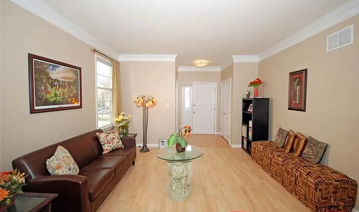 12 Esterbrook Dr — Photo 3