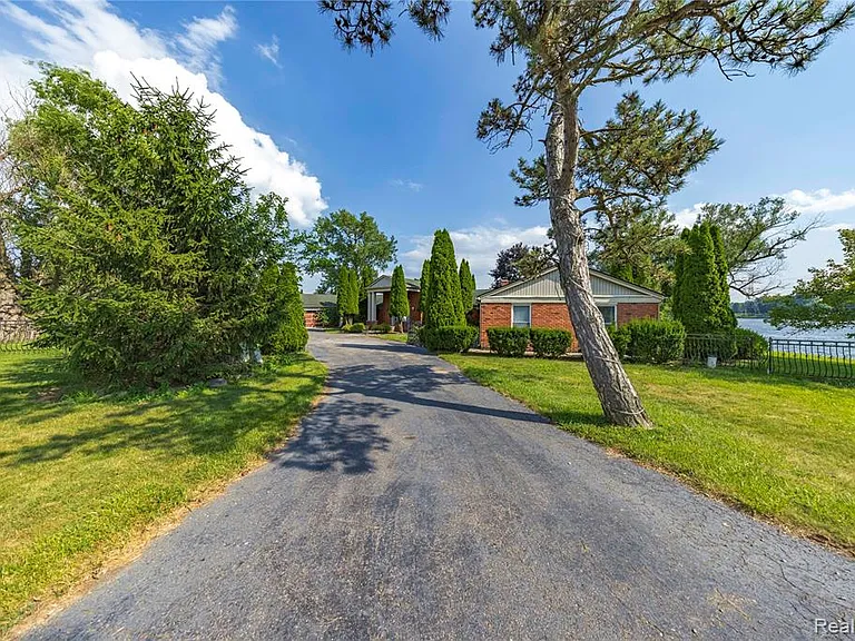 42195 Kouza Ct — Photo 22
