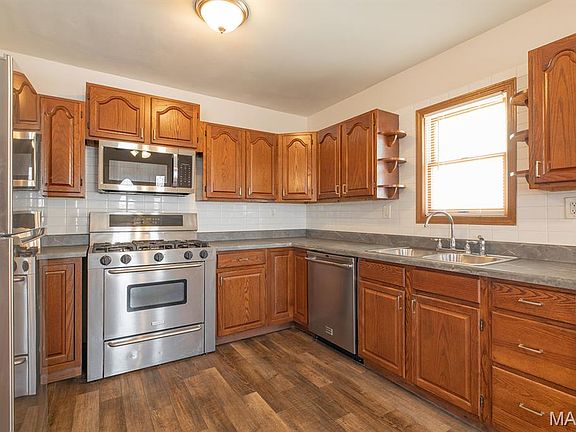 4th image of 726 Rice St