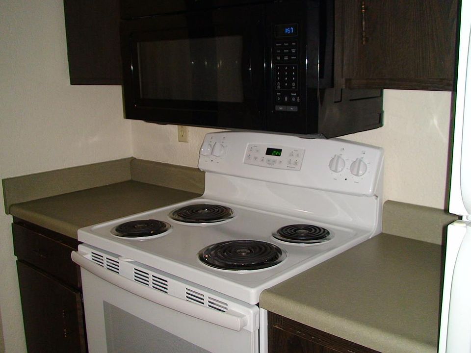 2nd image of 2837 SW Prairie Rd APT 43