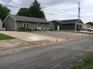 565 S Findlay St, Port Clinton, OH 43452