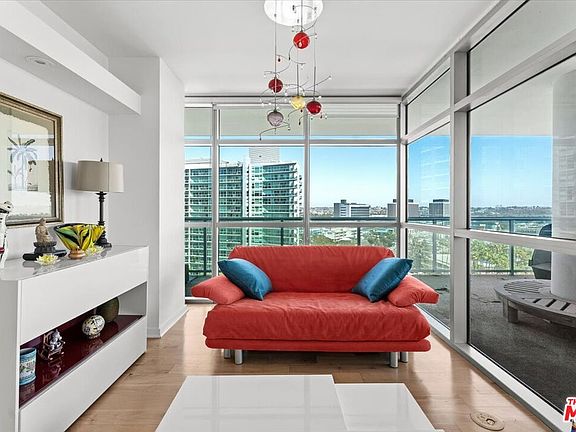 4th image of 13700 Marina Pointe Dr Unit 1401