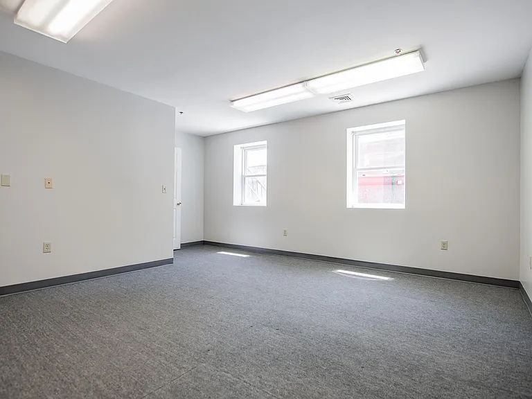 325 Market St — Photo 8