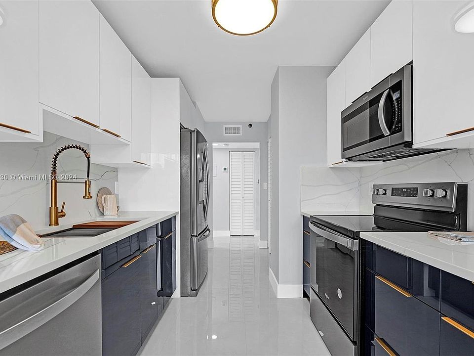 1st image of 900 NE 195th St APT 218