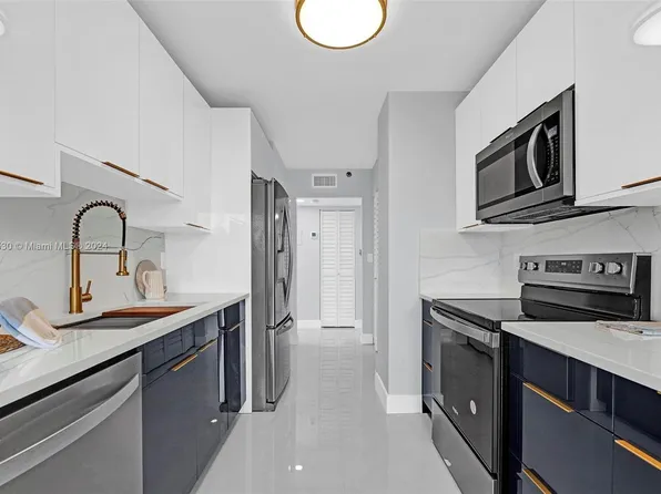 900 NE 195th St APT 218, Miami, FL 33179