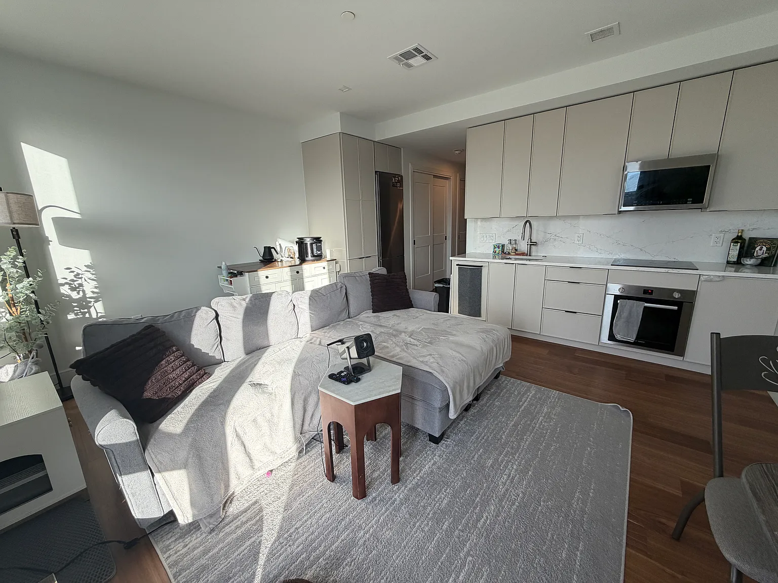 1 bed, 571 sqft, $3,000 — Photo 4