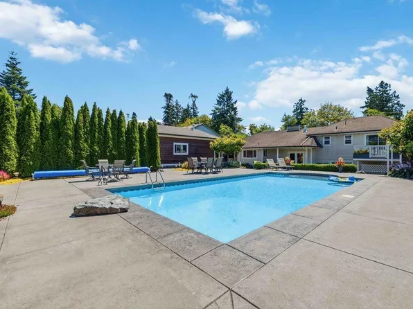 16127 8th Ave, Surrey, BC V4A 8W5