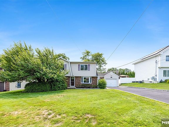 2nd image of 182 Coombs Dr