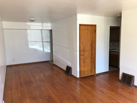 5th image of 10653 Dunkeld Cir