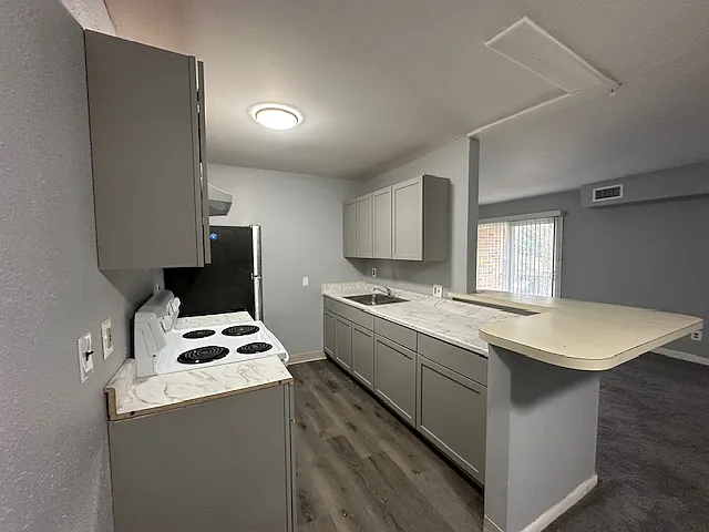 Holly Oak Manor — Photo 2