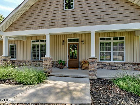 3rd image of 301 Oostagala Ln