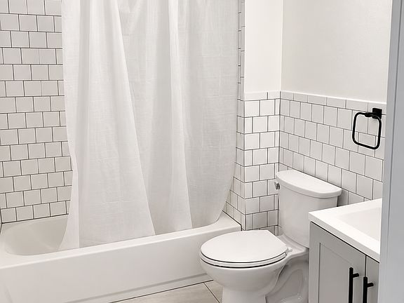 3rd image of 131 Church St #303
