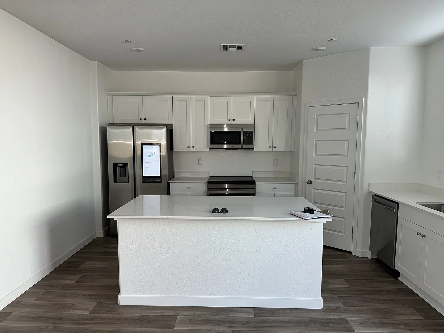4 bed, 2245 sqft, $2,975 — Photo 3