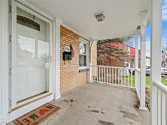 2nd image of 806 Lynda Ln