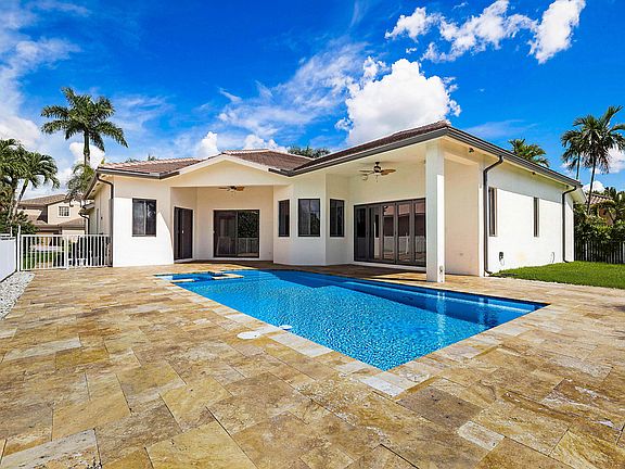 3rd image of 11618 MANATEE BAY Lane