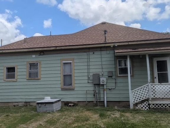 5th image of 2111 E Walnut Ave