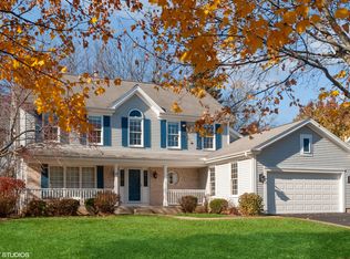 124 Brook Hill Ln, Vernon Hills, IL 60061