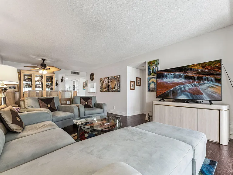 15301 Pembridge Ave #43 — Photo 9