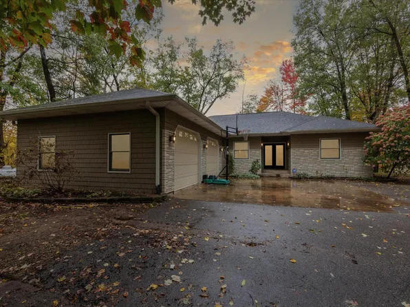 5812 Lacey Rd, Dowling, MI 49050