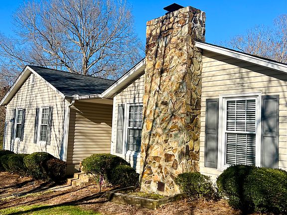 4th image of 2400 Burnette Dr
