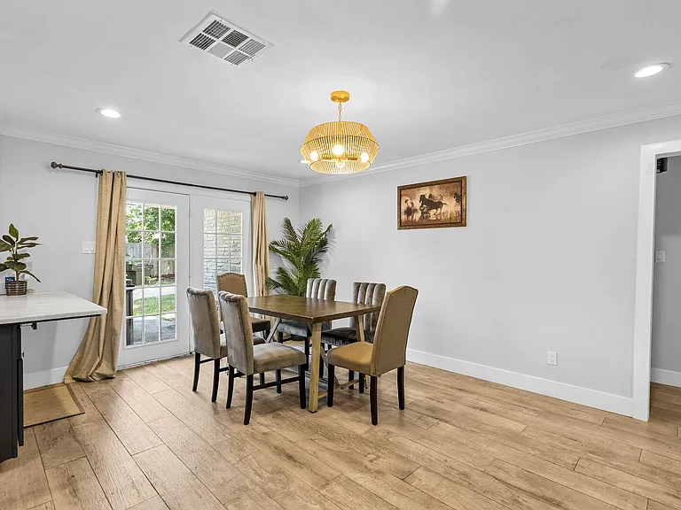 Cedardale Dr — Photo 10