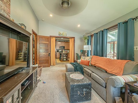 3rd image of 6014 Exchange St