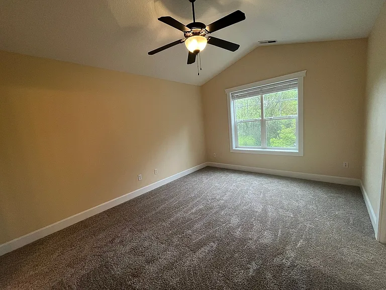 1242 SE Roberts Ave — Photo 14