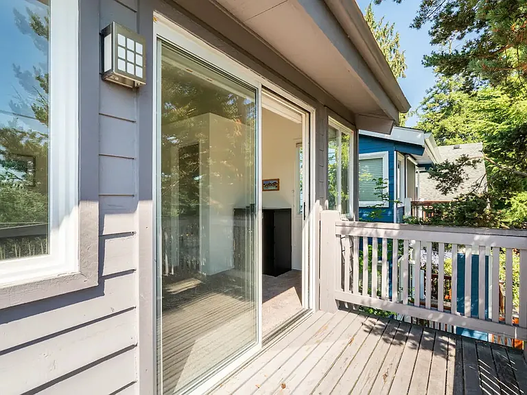 Deck off master bedroom