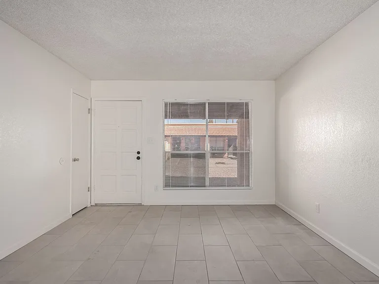 615 N Arrowhead Dr — Photo 8
