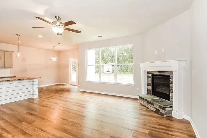 5 bed, 3.0 bath, 2557 sqft, $2,795 — Photo 3