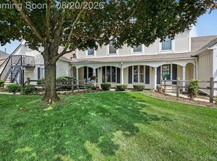 33362 Jefferson Ave, Saint Clair Shores, MI 48082