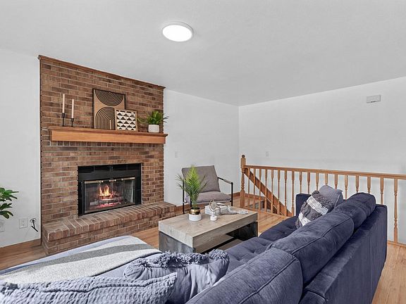 4th image of 1685 Geneva Cir