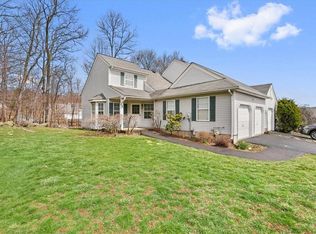 1 Larch Ct, Highland Mills, NY 10930