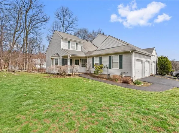 1 Larch Court, Highland Mills, NY 10930
