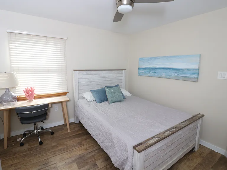 411 N Vendome Ave — Photo 24