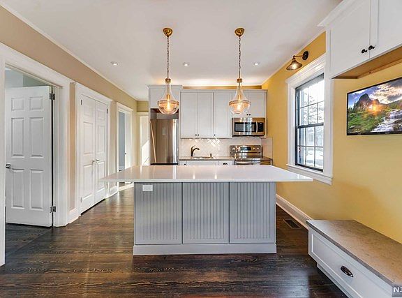 2nd image of 8-21 Chester St #1