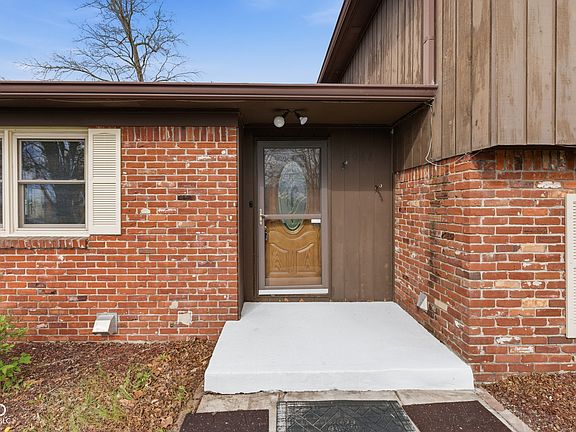 4th image of 5968 N Carroll Rd