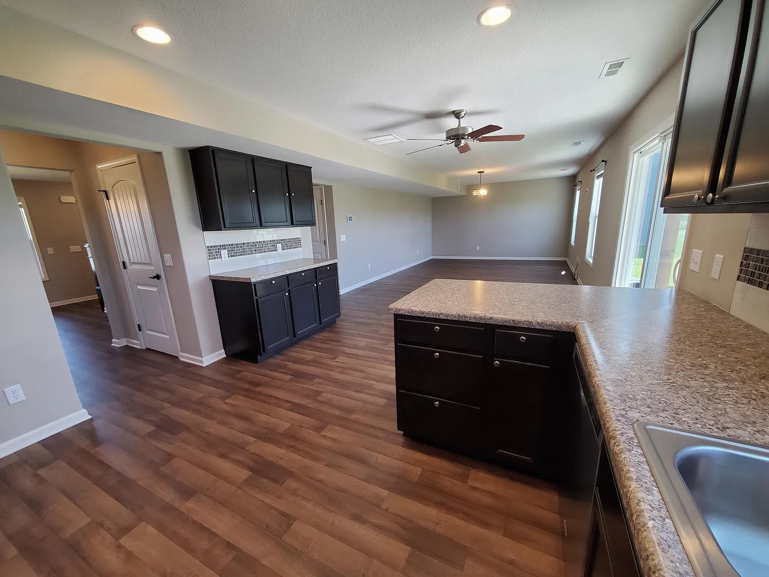 4 bed, 2220 sqft, $2,300 — Photo 3